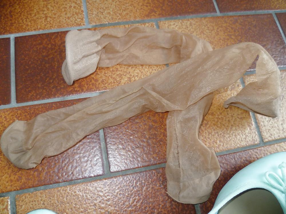 17P Weisse Ballerinas mit Nylons und Sperma