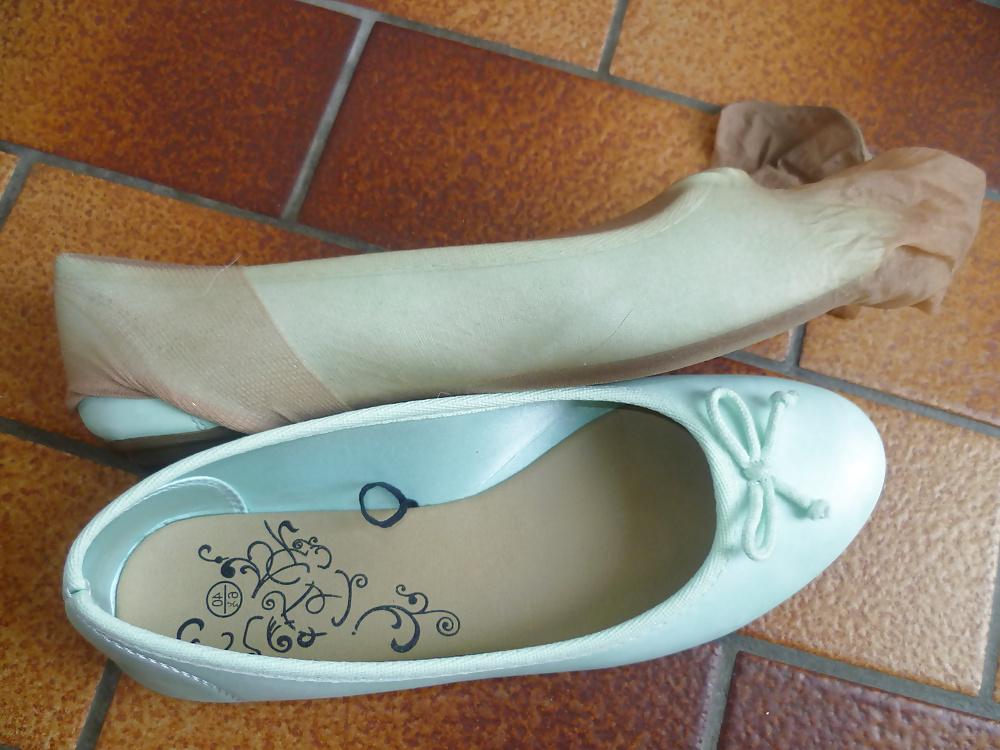 17P Weisse Ballerinas mit Nylons und Sperma