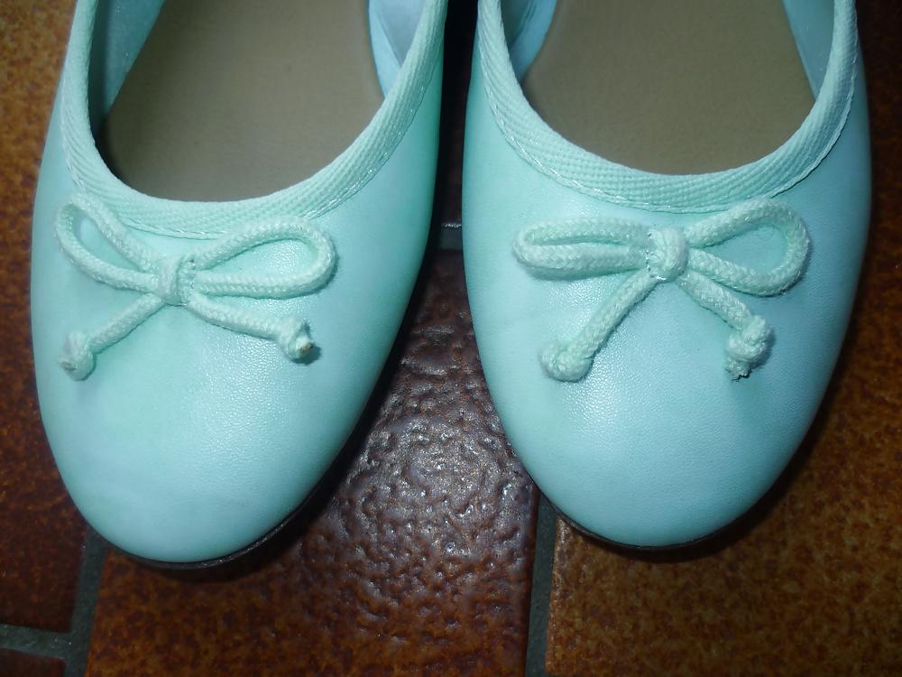 17P Weisse Ballerinas mit Nylons und Sperma