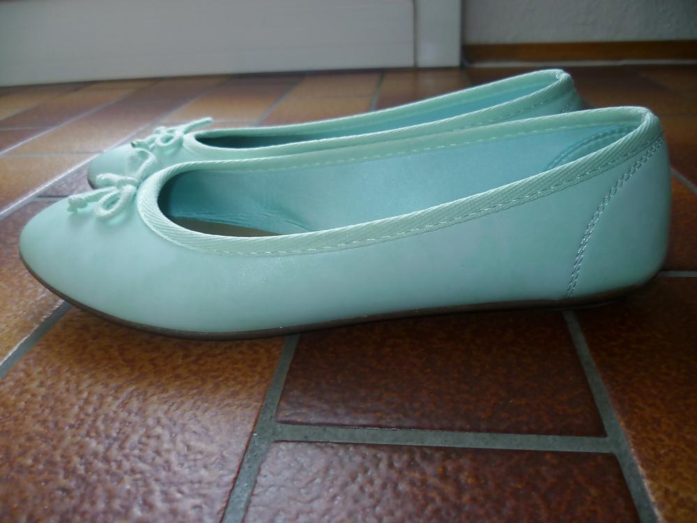 17P Weisse Ballerinas mit Nylons und Sperma
