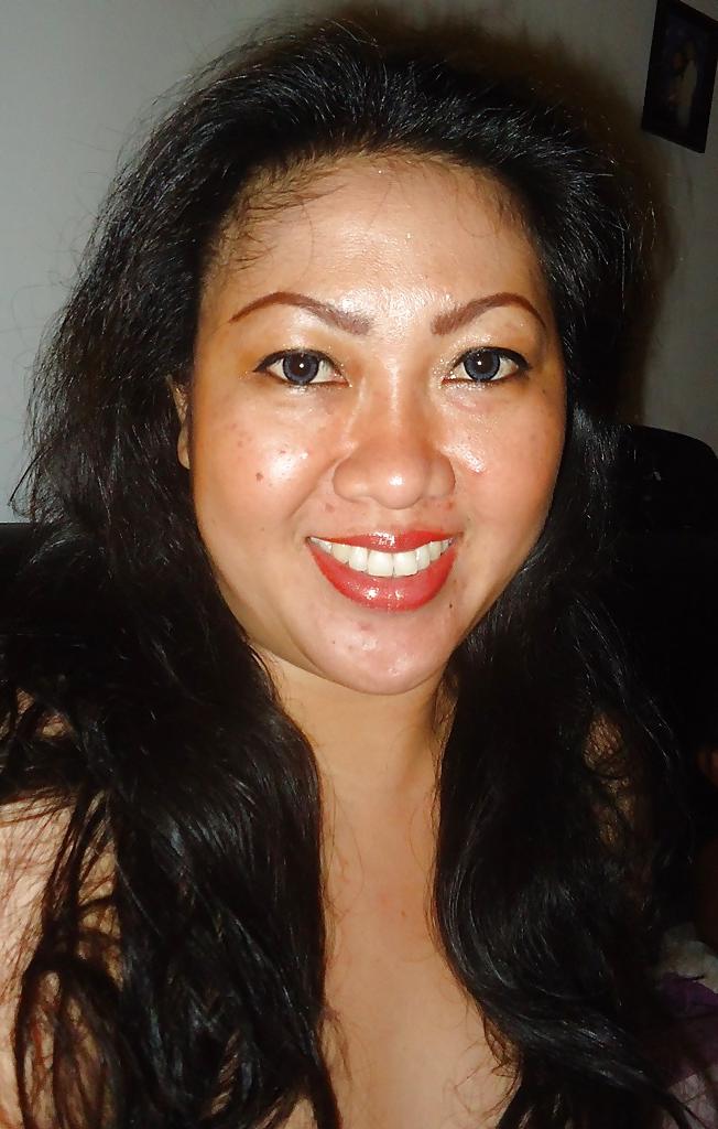 22P Hot Indo MILF Selfies & Facials 