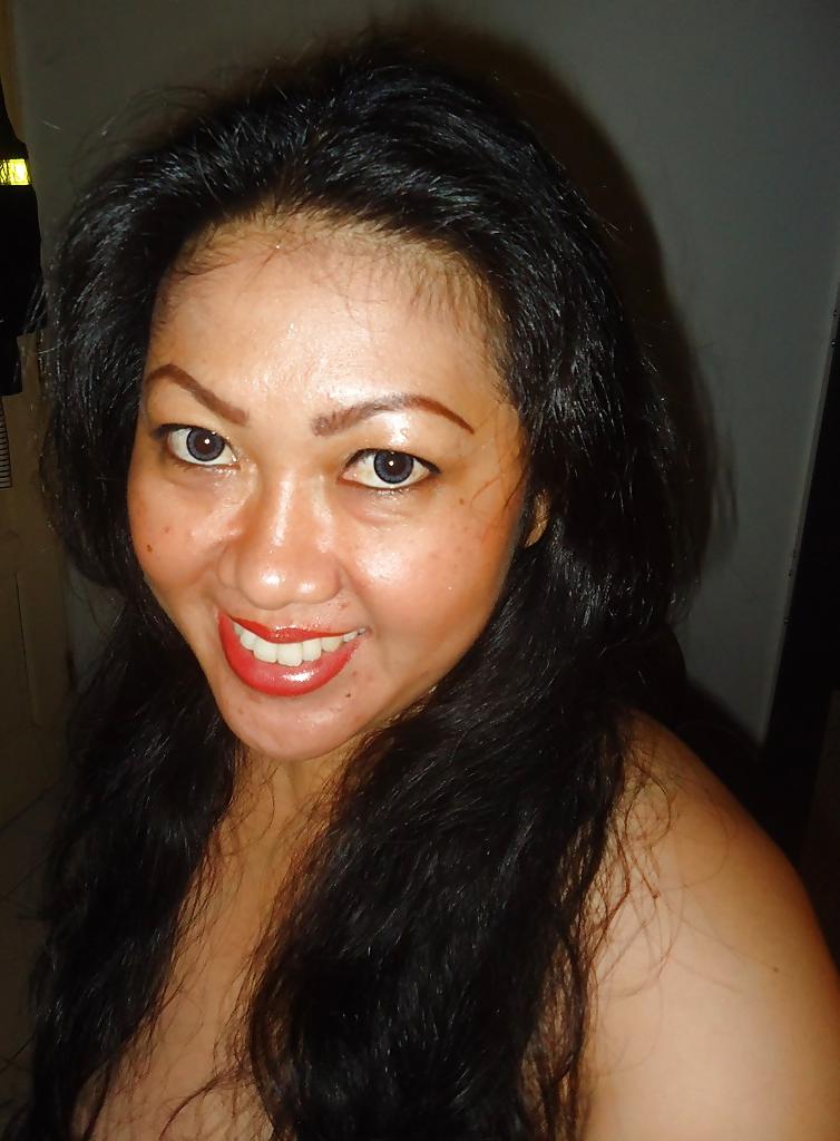 22P Hot Indo MILF Selfies & Facials 