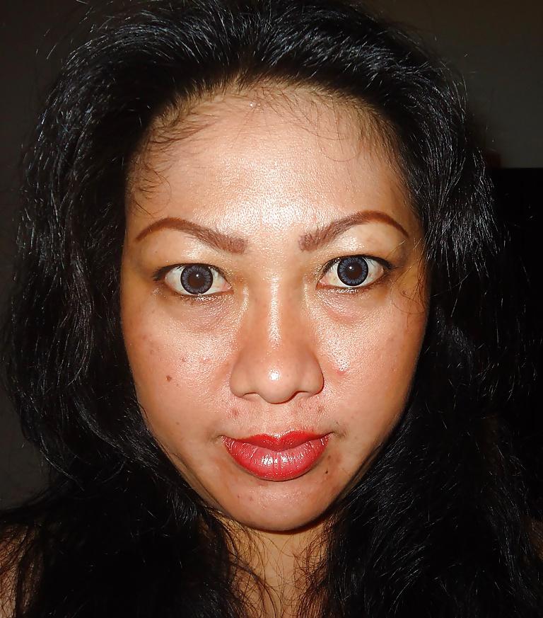 22P Hot Indo MILF Selfies & Facials 