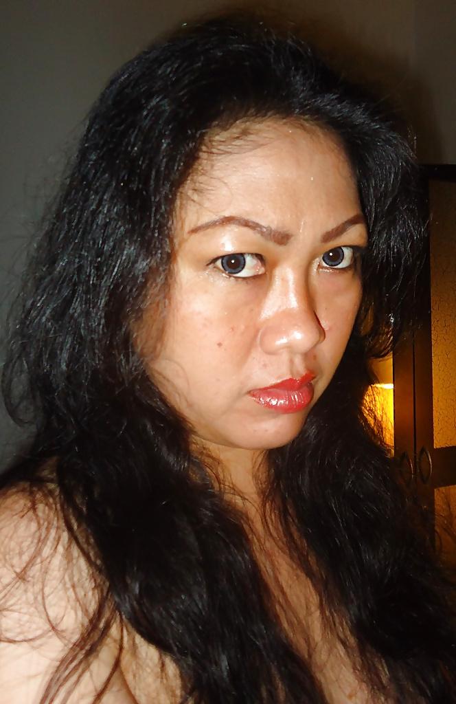 22P Hot Indo MILF Selfies & Facials 