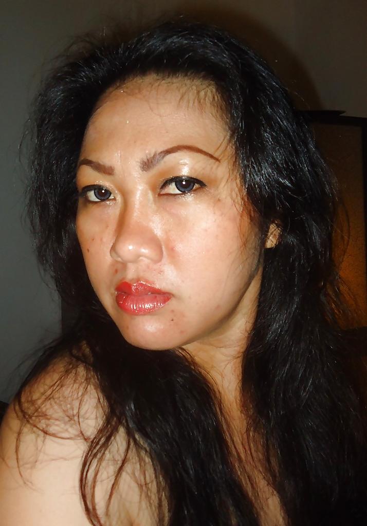 22P Hot Indo MILF Selfies & Facials 