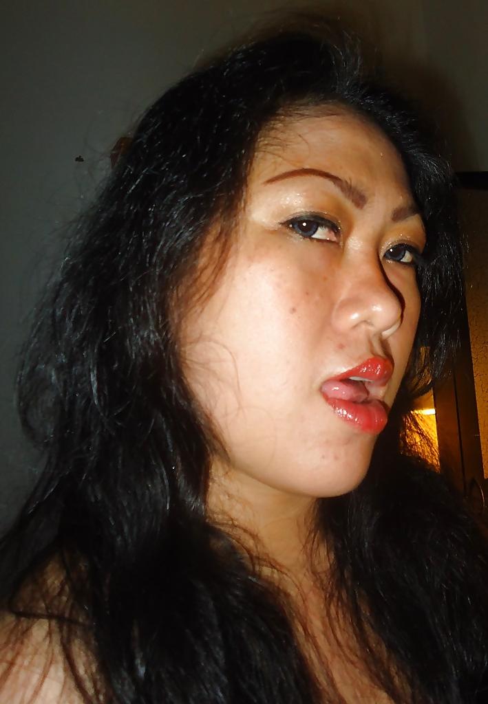 22P Hot Indo MILF Selfies & Facials 