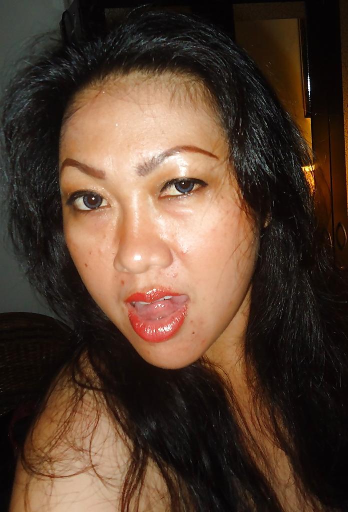 22P Hot Indo MILF Selfies & Facials 