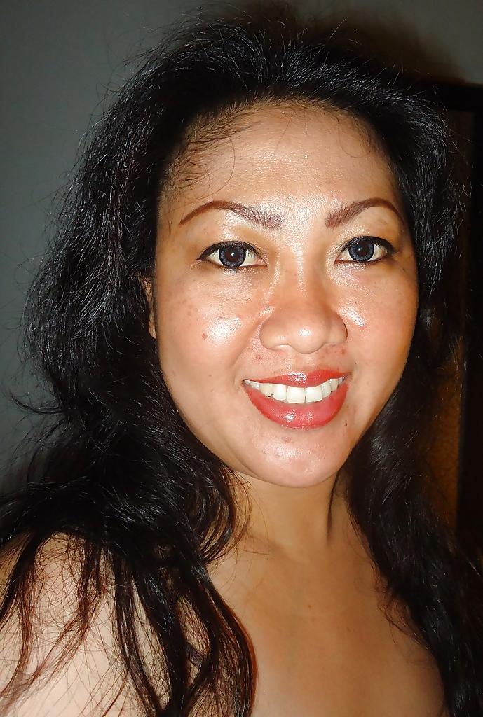 22P Hot Indo MILF Selfies & Facials 