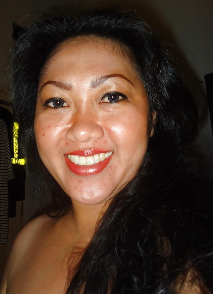 22P Hot Indo MILF Selfies & Facials 