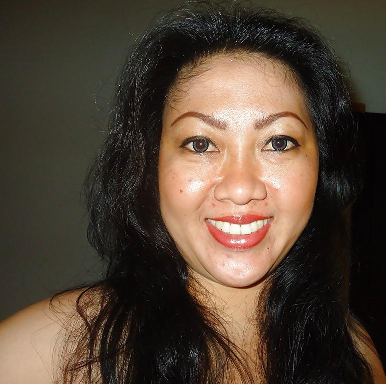 22P Hot Indo MILF Selfies & Facials 