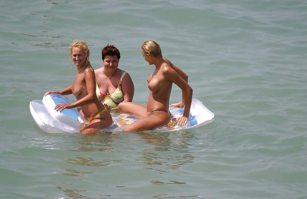 20P Naked beach 54.
