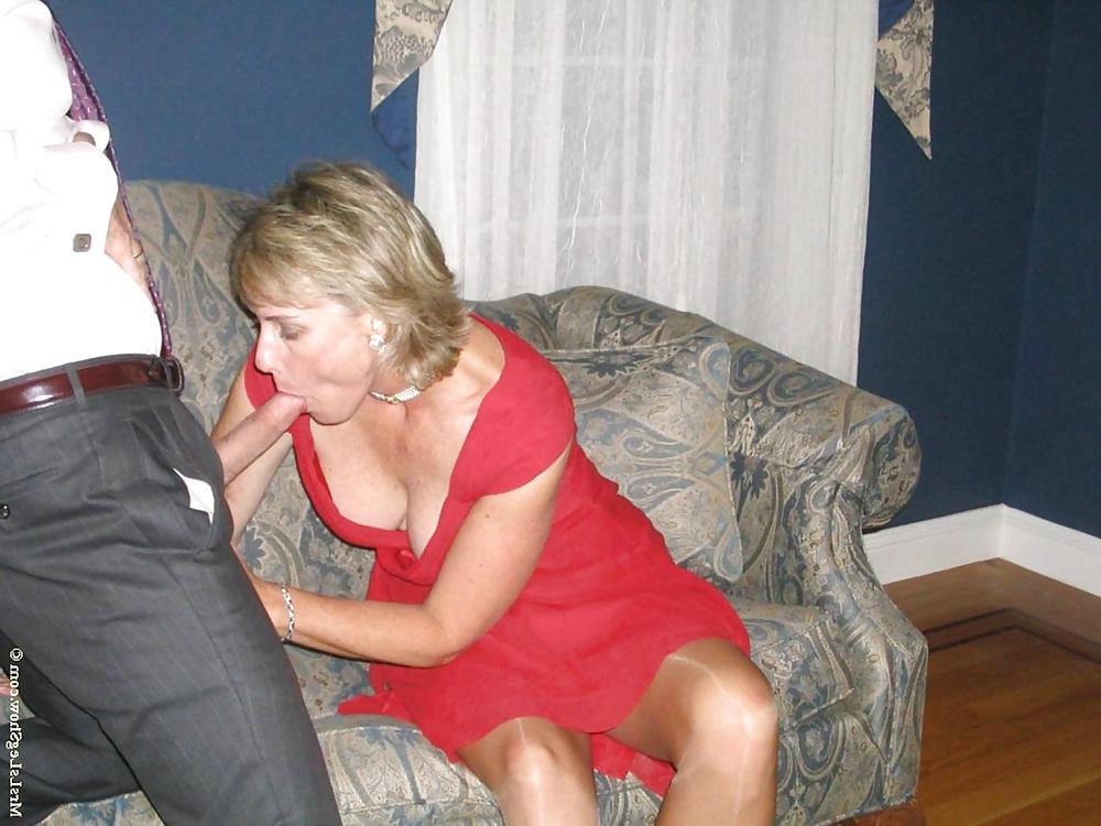25P Milf leg show 2