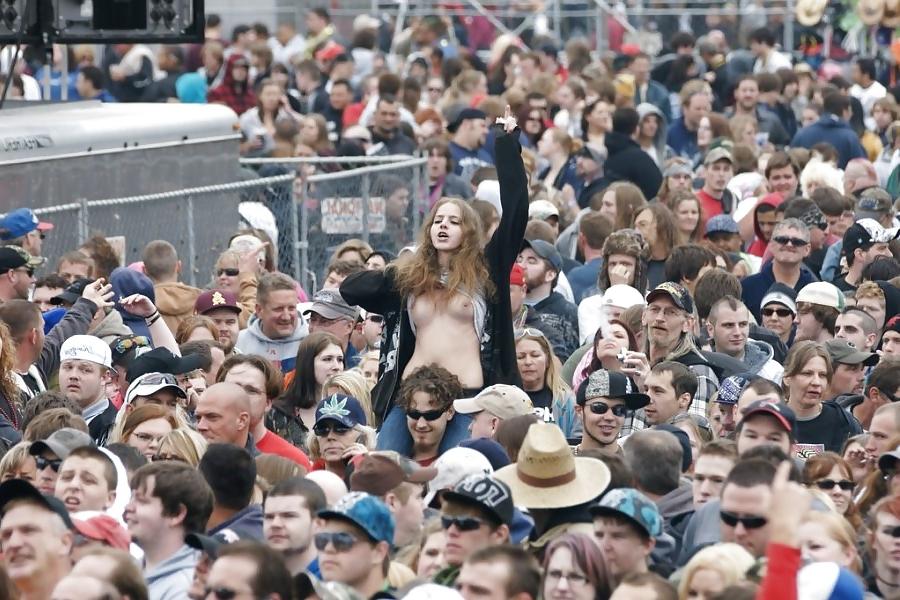25P Flashing Tits at Concert