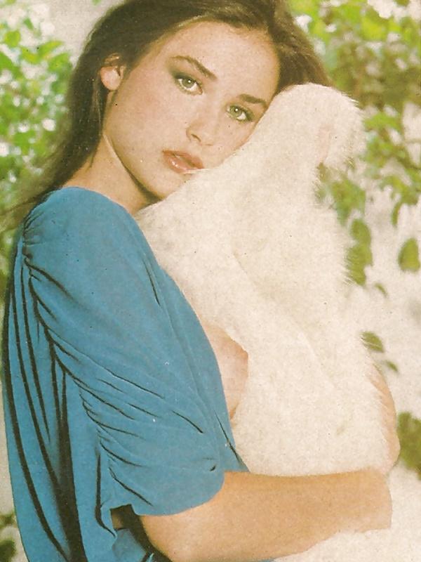19P Demi Moore (hot & hairy )