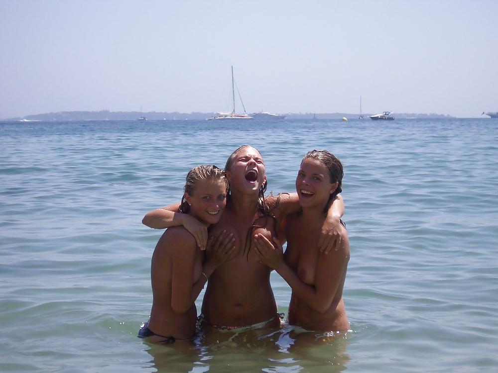 19P Naked Beach Girls 1