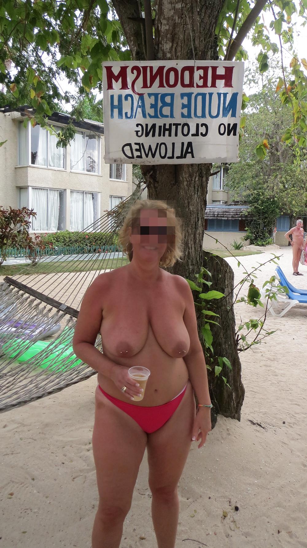 25P Suzy's Big Tit Beach Shots 4
