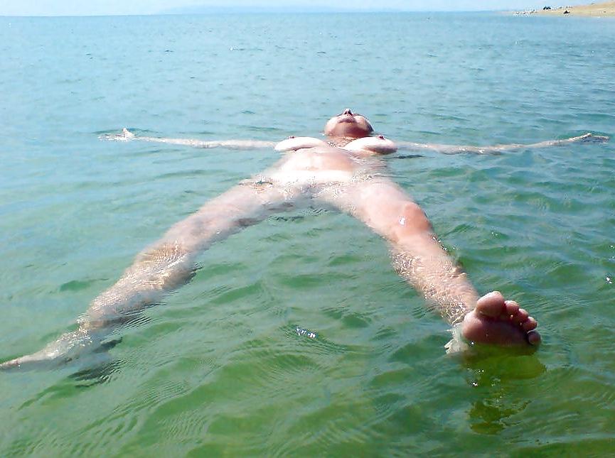 25P MILFs am Strand - 58