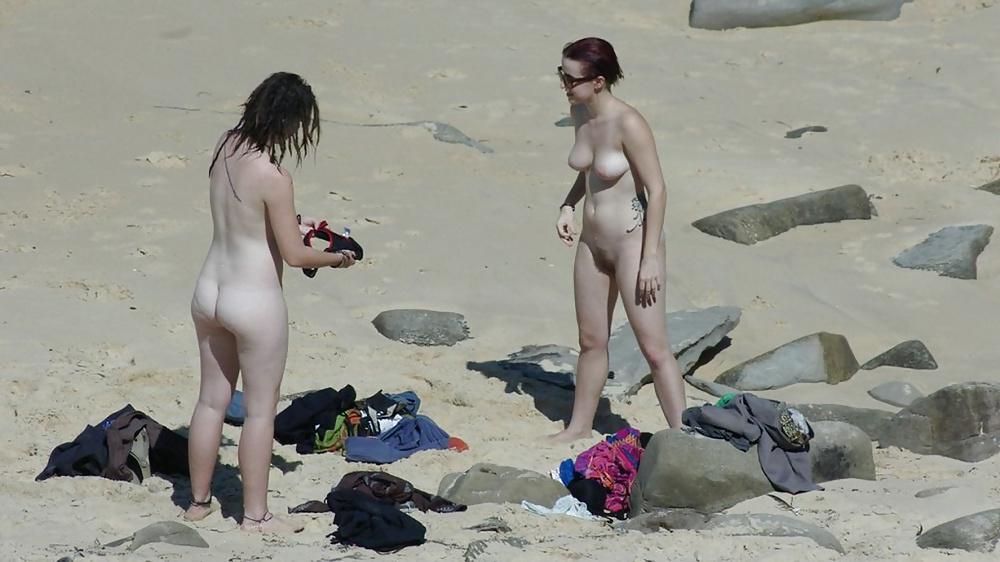 25P MILFs am Strand - 58