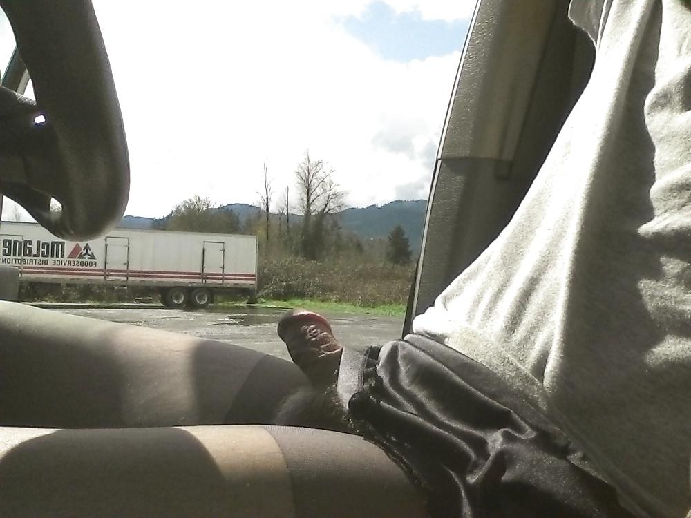 5P Me flashing outdoors