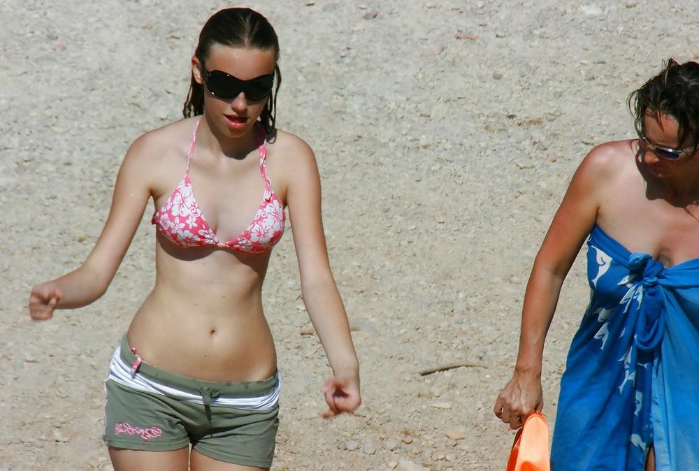25P Beach undressing 8.
