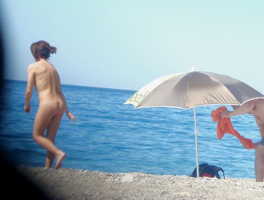 25P Beach undressing 8.