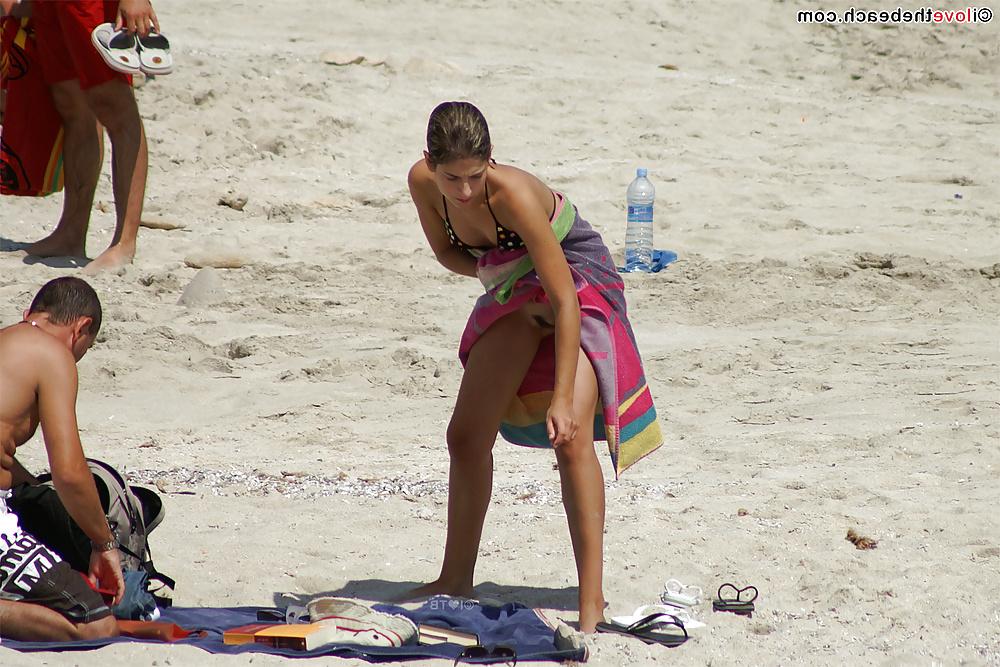 25P Beach undressing 8.