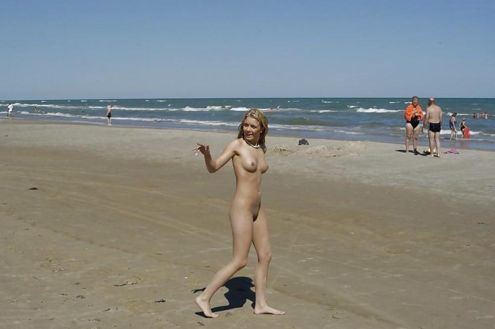 25P Nudist Beach Blondes