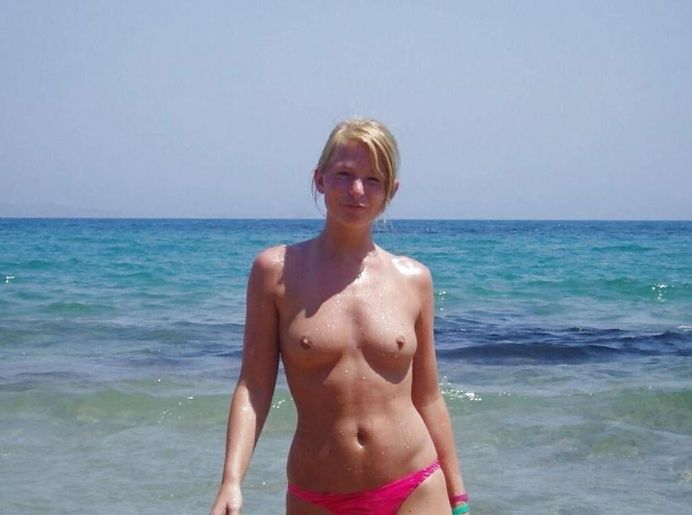 25P Nudist Beach Blondes