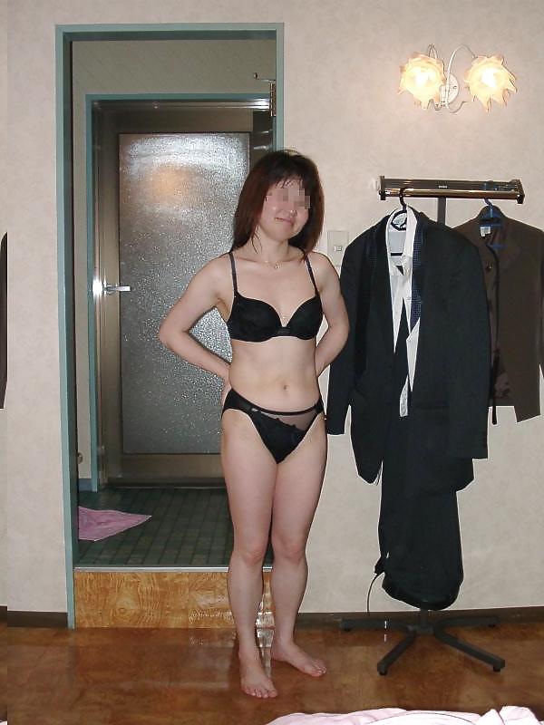 20P Japanese Mature Woman 60