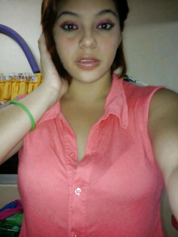 13P Mexican woman selfie