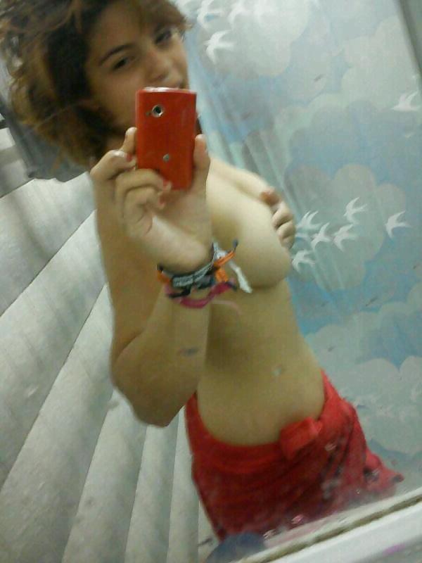 13P Mexican woman selfie