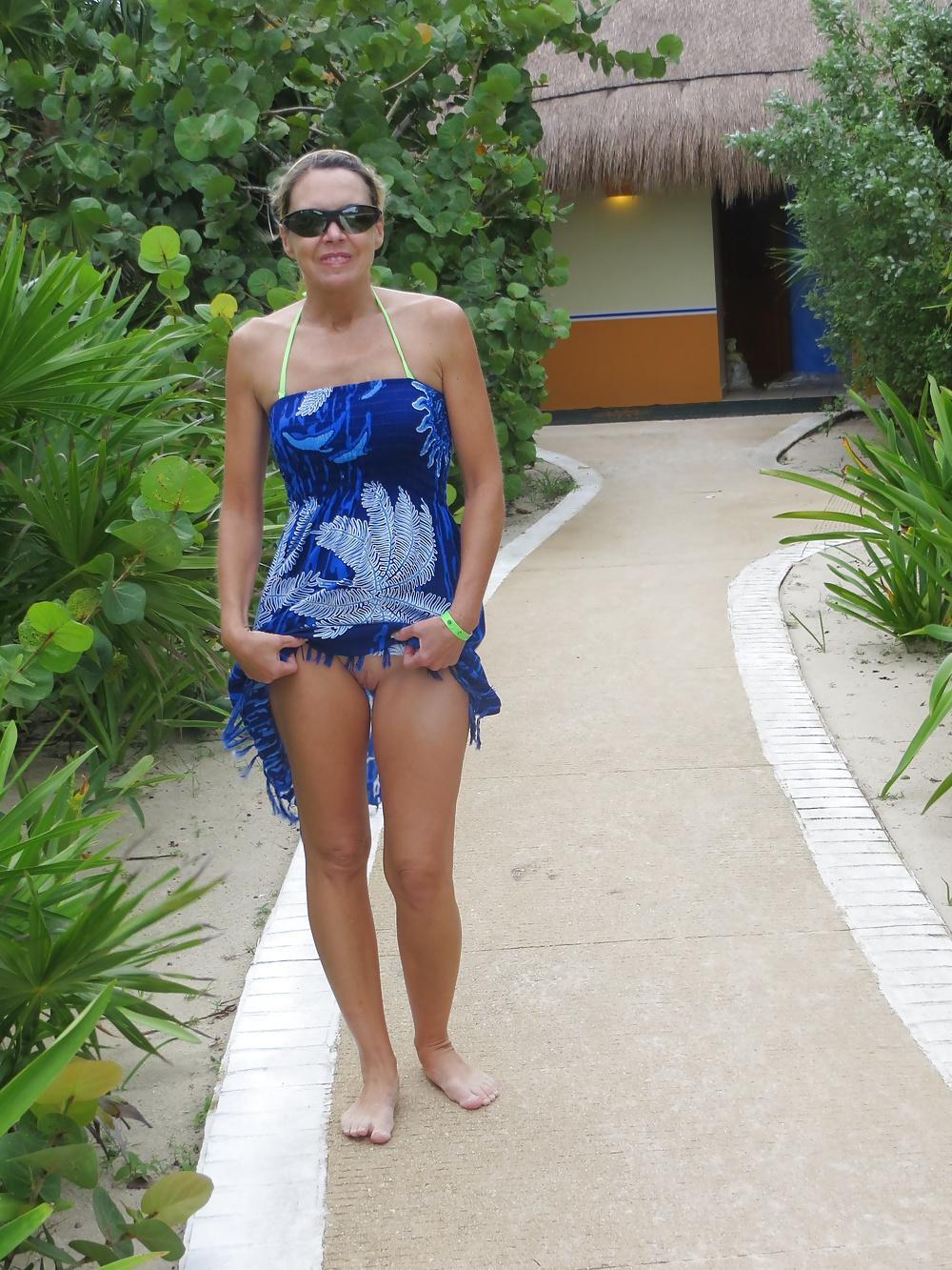 16P Milf flashing fun