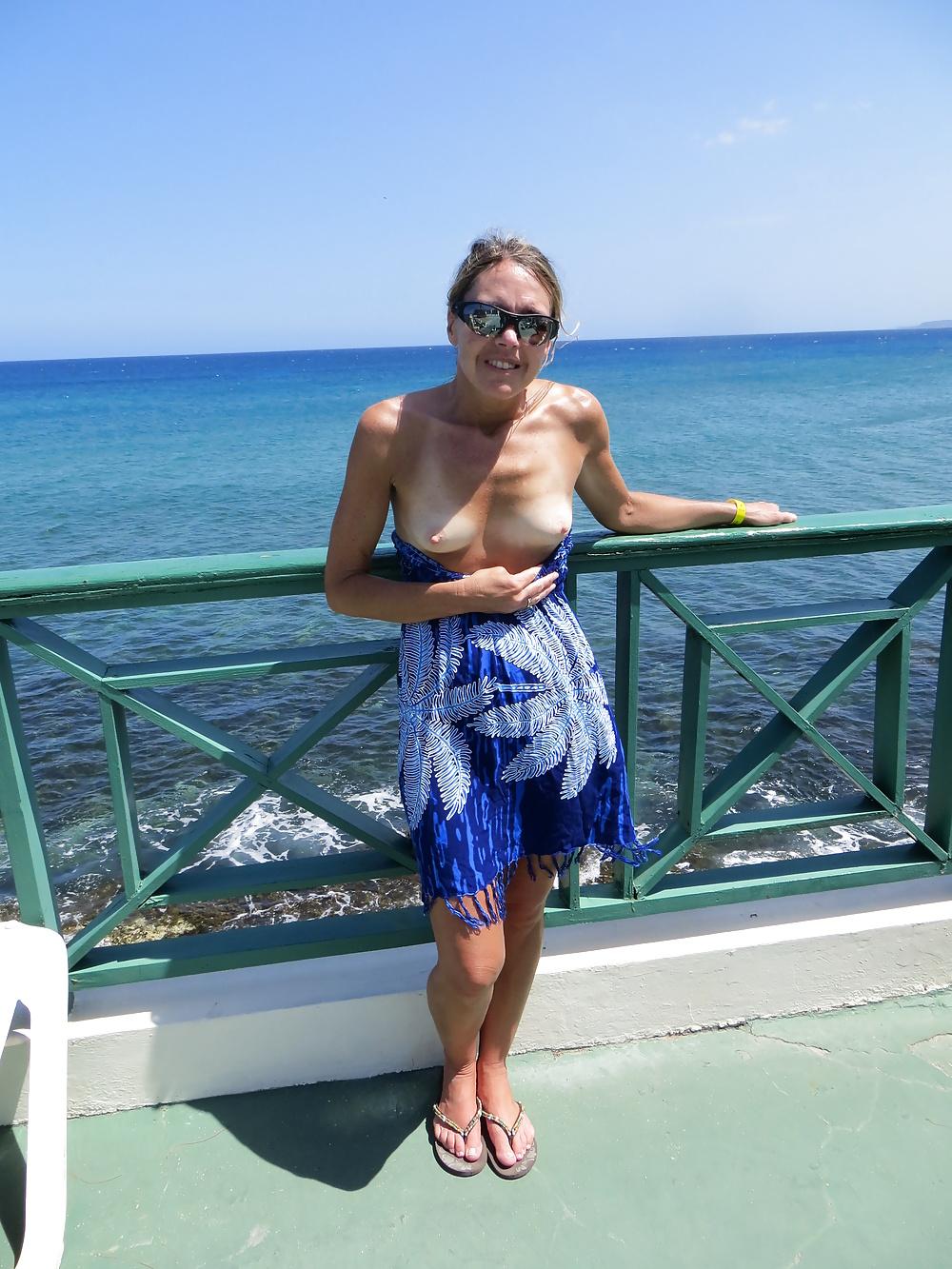 16P Milf flashing fun