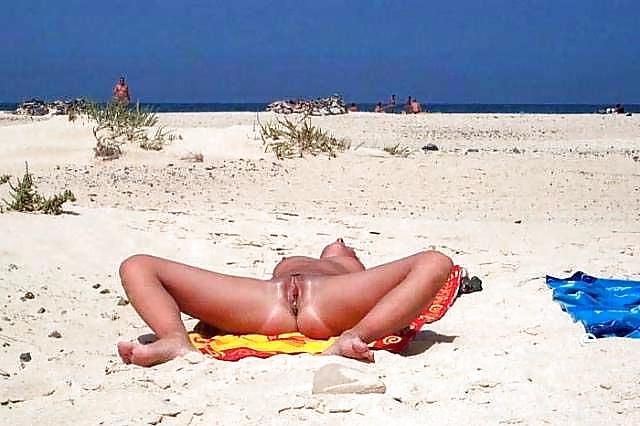 25P MILFs am Strand – 57