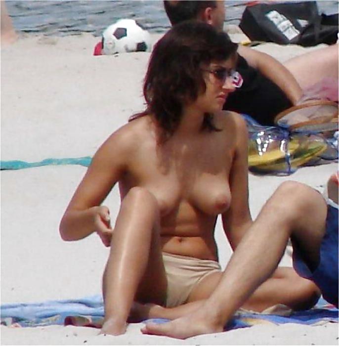 25P Girls at the beach 5