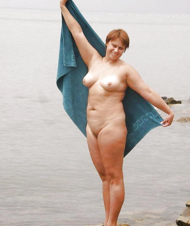 25P Girls at the beach 5