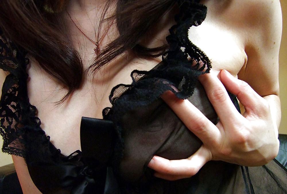 25P Japanese milf dildo fuck