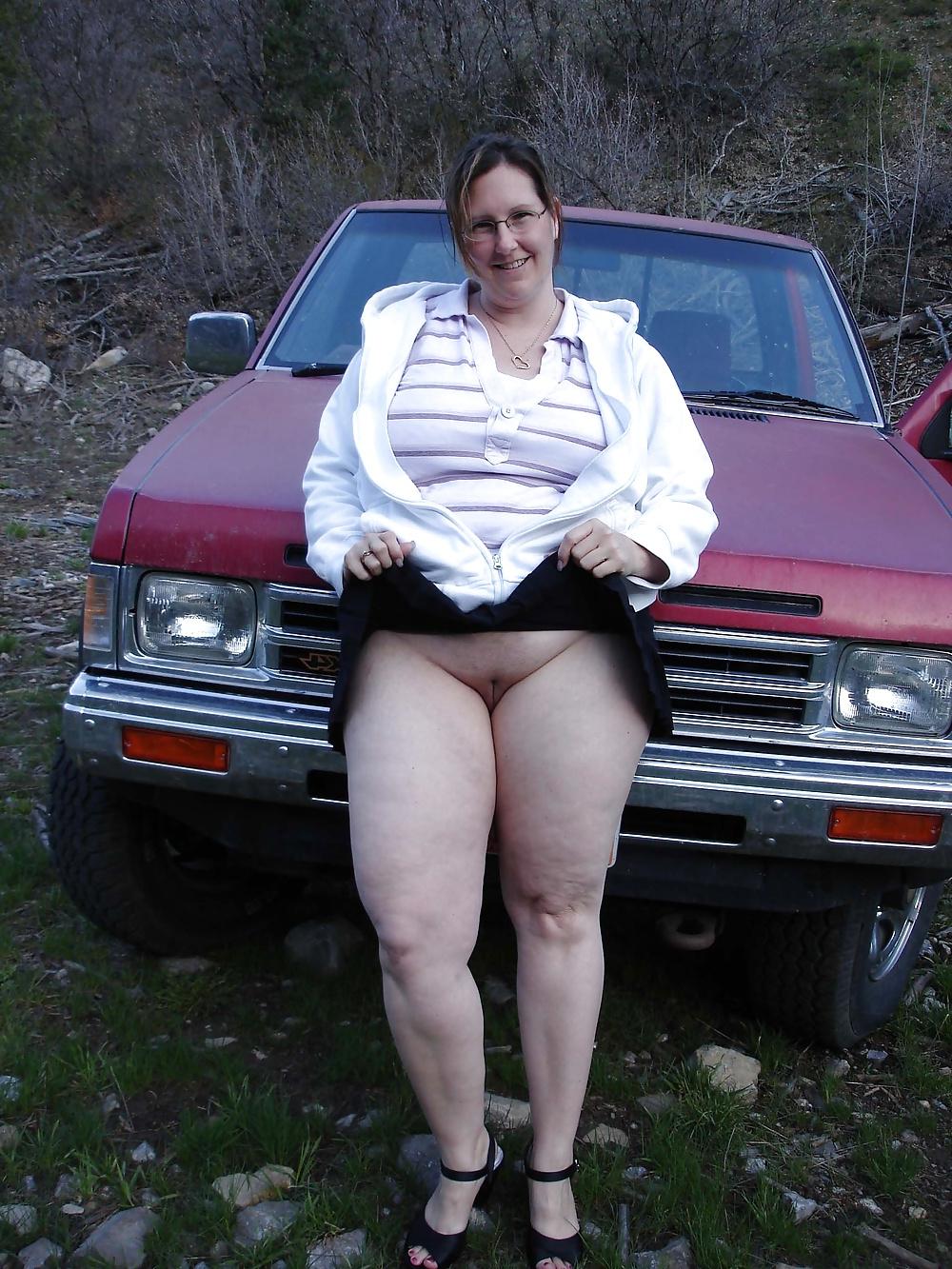 25P Amateurs Flashing Pussy 1