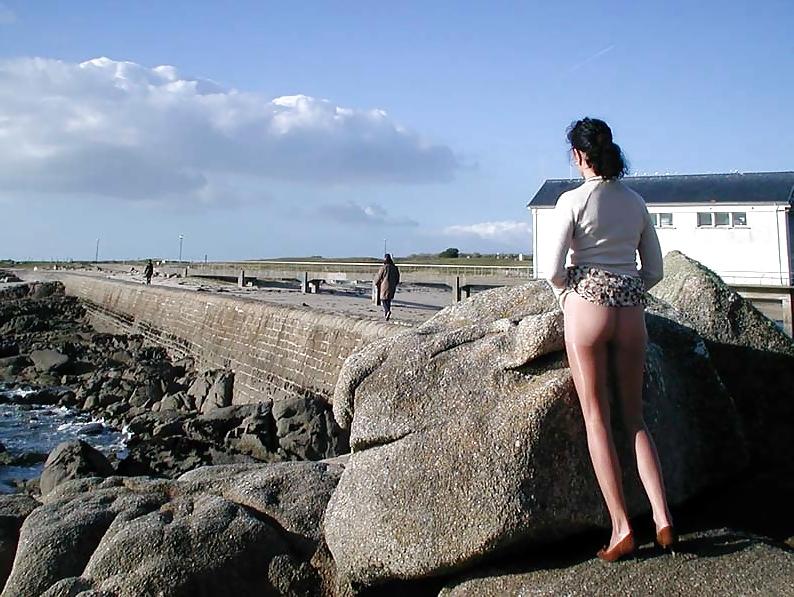 25P FRENCH NADINE flashing at Trevignon 2004