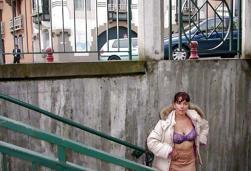 25P 122 - FRENCH NADINE flashing in Geneva 2002 
