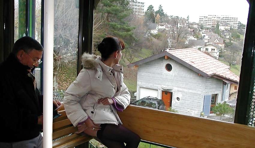 25P 122 - FRENCH NADINE flashing in Geneva 2002 