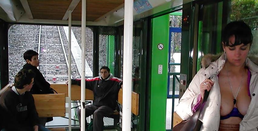 25P 122 - FRENCH NADINE flashing in Geneva 2002 