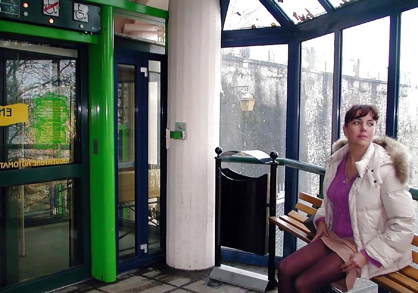 25P 122 - FRENCH NADINE flashing in Geneva 2002 