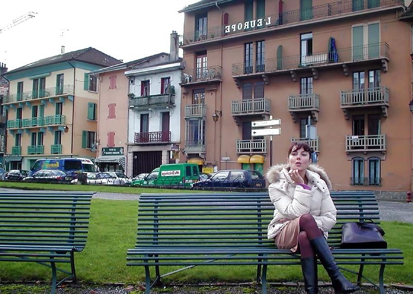 25P 122 - FRENCH NADINE flashing in Geneva 2002 