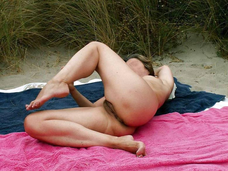 25P Mature women on the beach - 5