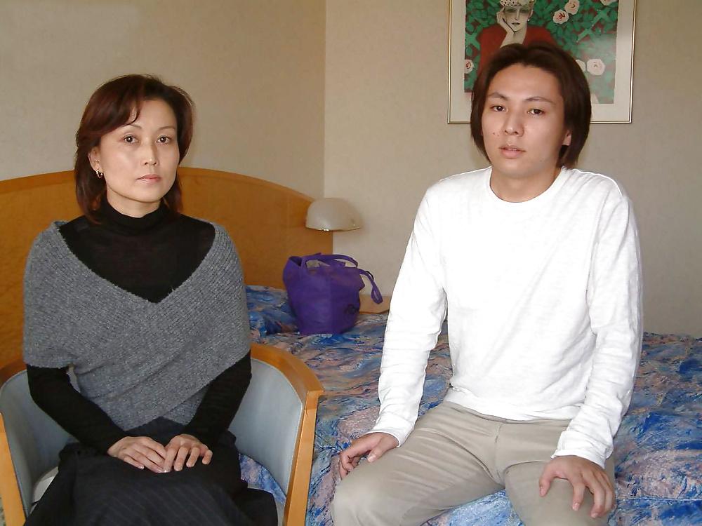 15P Japanese Mature Woman 15