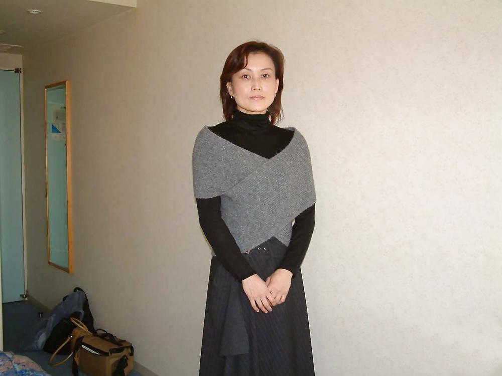 15P Japanese Mature Woman 15