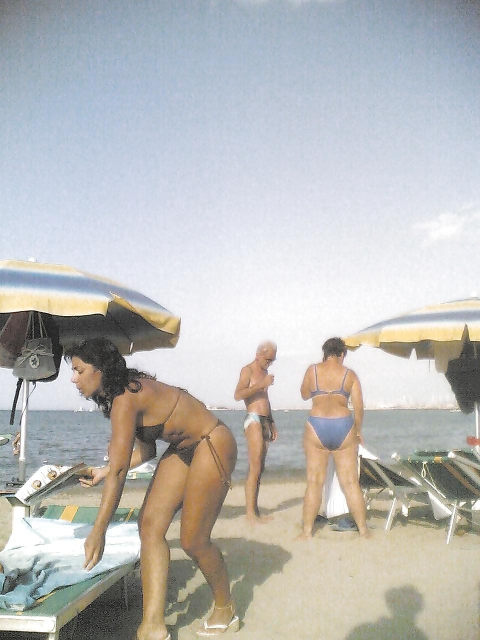 25P italian milf Candid Ass beach 2014