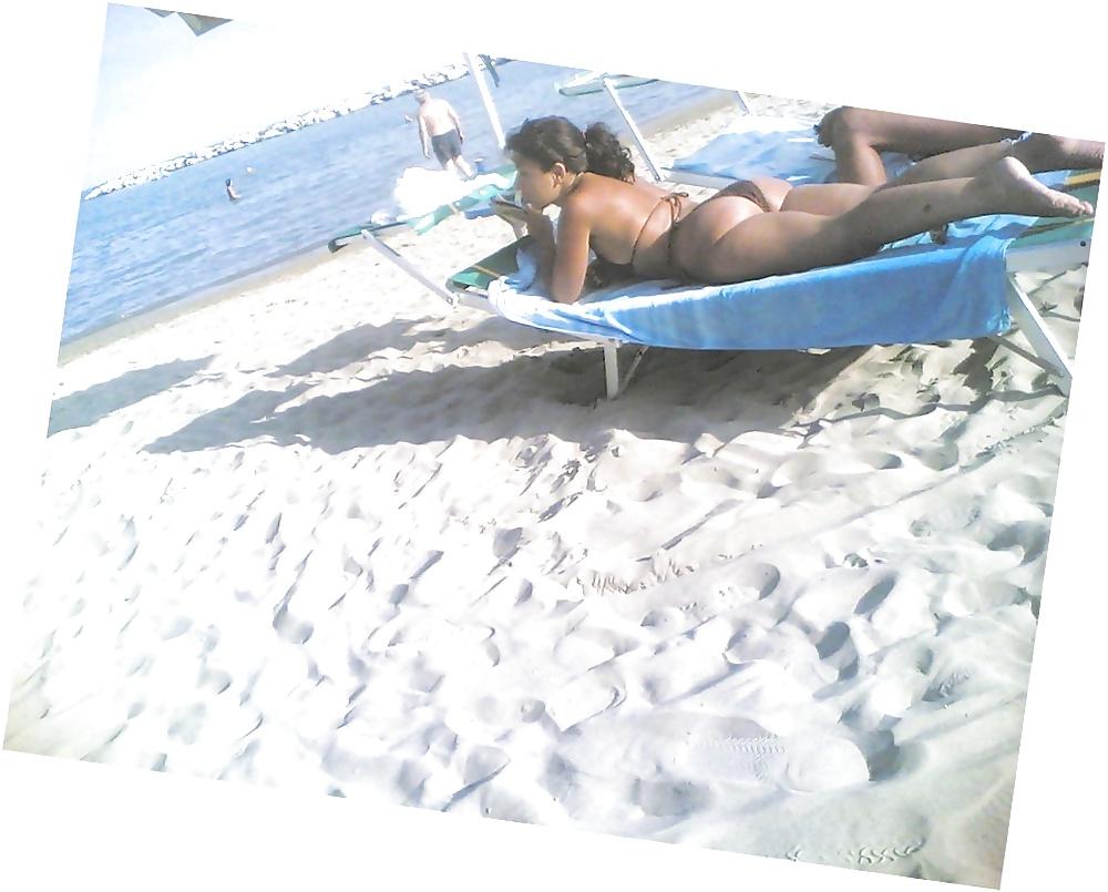 25P italian milf Candid Ass beach 2014