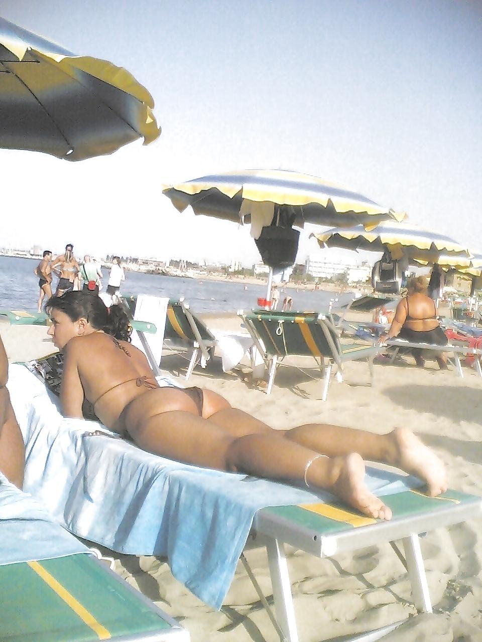 25P italian milf Candid Ass beach 2014